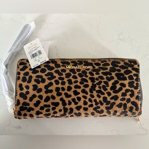 NWT MICHAEL KORS JET SET TRAVEL WALLET